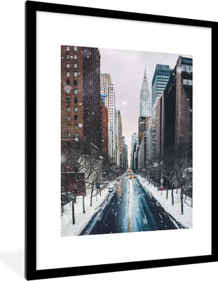 Produktbild von MuchoWow® MuchoWow® Gerahmtes Poster New York - Schnee - Manhattan - Winter - Straße 60x80 cm - Poster mit zchwarzem Bilderrahmen - Wohnzimmer - Dekorationen - Prämie