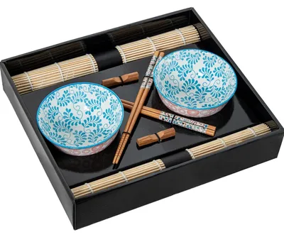 Zdjęcie produktu dla Zestaw sushi z 2 miseczkami, pałeczkami i podkładkami z porcelany i drewna w kolorze niebieskim, białym i naturalnym