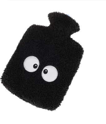 Zdjęcie produktu dla Przytulna butelka na gorącą wodę Susuwatari z motywem człowieka z sadzy | Butelka na gorącą wodę Manga | 26x18cm