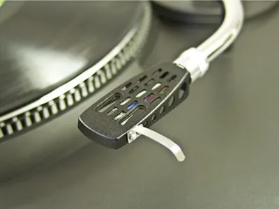 Produktbild von analogis Headshell HS-13, schwarz Leichteres Aluminium, Gewicht 6 g