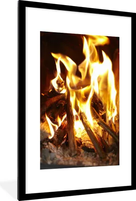 Produktbild von MuchoWow® Gerahmtes Poster Ein Kamin mit Feuer 60x90 cm - Poster mit Schwarzem Bilderrahmen Wandposter Rahmen Foto Bilder - Dekoration - Wandposter Wohnzimmer - Hochwertig