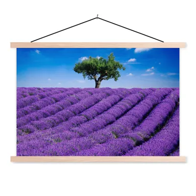 Produktbild von MuchoWow® Textilposter Eine Nahaufnahme eines Lavendelfeldes 120x80 cm mit holzfarbenen Rahmen - Aufhängeset