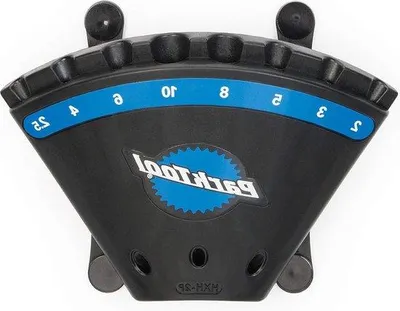 Image de Étagère à outils noire pour garage avec des tournevis hexagonaux