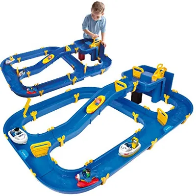 Produktbild von BIG - Waterplay Niagara - Wasserbahn blau, 130 x 90 x 22cm große Bahn, mit 3 Booten, Wasserflugzeug und 4 Spielfiguren, 2 Schleusen und Handkurbel zur Wasserregulierung, ab 3 Jahren