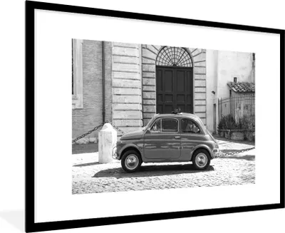 Produktbild von MuchoWow® Gerahmtes Poster Oldtimer in den Straßen von Rom - schwarz und weiß 90x60 cm - Poster mit Schwarzem Bilderrahmen Wandposter Rahmen Foto Bilder - Wanddekoration - Fotos
