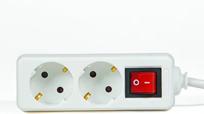 Produktbild von Steckdosenleiste mit 2 Steckdosen – ohne Schalter – 1,5 m Kabel – Kompakt – Sicher und robust – Weiß