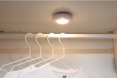 Immagine prodotto di 2 luci spogliatoio a LED - GAO - 80 lumen, sensore PIR, batterie AAA
