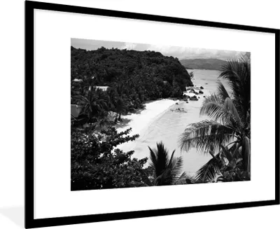 Produktbild von MuchoWow® MuchoWow® Gerahmtes Poster Grüne Natur und weiße Strände auf der Insel Boracay - schwarz und weiß 90x60 cm - Poster mit zchwarzem Bilderrahmen - Wanddekoration - Fotos