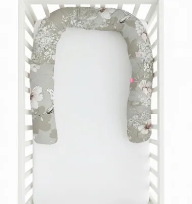 Produktbild von Minky Kissen-Roller-Kinderbettumrandung 200 cm - Hibiskus