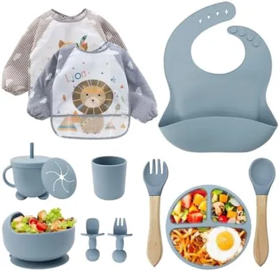 Produktbild von PolkaHome® 12-teiliges Baby-Ess- und Trinkset – Teller, Besteck, Trinkbecher, Silikonlätzchen – BPA-frei, spülmaschinen- und