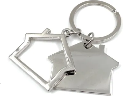 Produktbild von Onwomania Doppel Haus Eigenheim Schlüsselanhänger Metall Glücksbringer in Alu Geschenkbox, ideal zum Verschenken