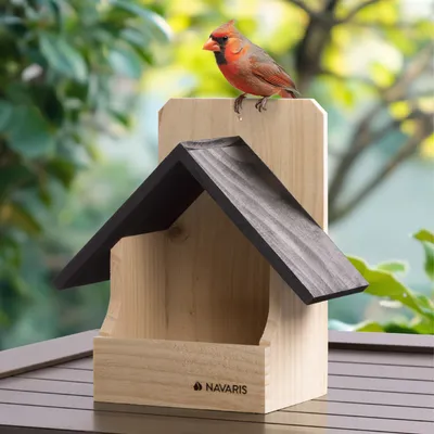 Produktbild von Navaris Nistkasten für Vögel - Robustes Vogelfutterhaus aus Kiefernholz - Wetterfest - Für Draußen und Balkon - Vogelhaus zum Aufhängen -