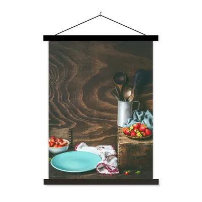 Produktbild von MuchoWow® Textilposter Rustikal - Obst - Küchenutensilien - Erdbeere 60x80 cm mit schwarzem Rahmen - Plakathalter