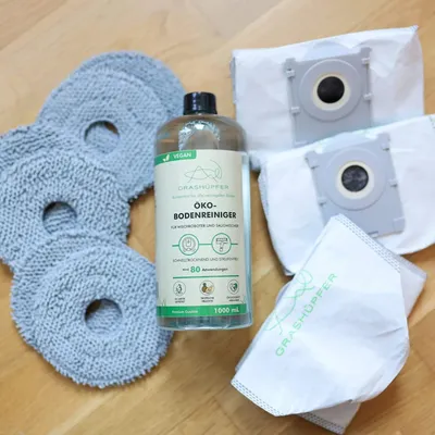Produktbild von GRASHÜPFER® Ecovacs Sorglospaket – 1x Öko-Bodenreiniger (Tropisch) + 3 Wiederverwendbare Staubbeutel + 6 Waschbare Wischpads