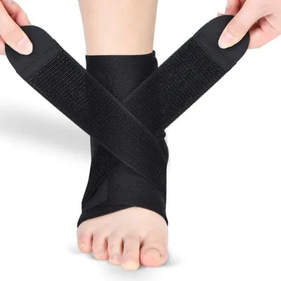 Produktbild von KkvoGmle Knöchelbandage S Schwarz, aus Tauchmaterial, mit PE-Platten für hohe Stabilität & Verletzungsschutz, atmungsaktiv, größenverstellbar, unter Sportschuhen tragbar, beidseitig, Linderung bei Plantarfasziitis, Achillessehnen-, Fersen- & Gelenkschmerzen, Sportverletzungen, Fußgewölbestütze, fördert Genesung