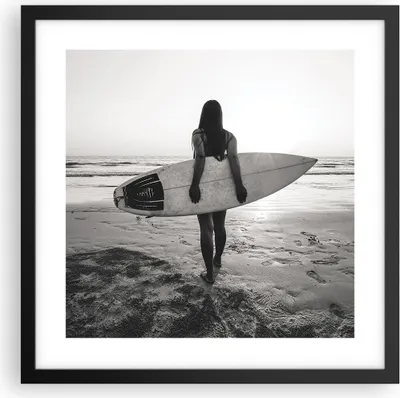 Produktbild von Gerahmtes Poster - Schwarzer Rahmen - Frau Strand Surfen - 40x40 cm - Wand Bild - Wanddeko - Wandbilder - Kunstposter - Wandposter - Bilderrahmen - Bilder - Kunstdruck - P2BAC40x40-5036