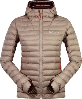Synthetisch isolierte Trail-Nomad Jacke von Berghaus in Beige mit Kapuze und Reißverschlusstaschen.
