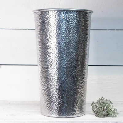 Produktbild von Hohe Vase gehämmert für Eingangbereiche und Böden | Aluminium, silber | H.74cm