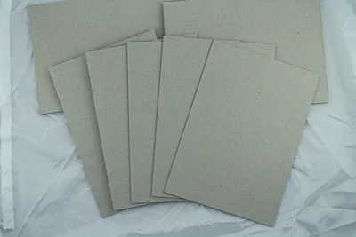 Produktbild von 20 Stück Buchbinderpappe Graukarton Format DIN A3 ( 297 x 420 mm ) 2,50mm starke Graupappe Sonderformate des Kartons ist auf Anfrage möglich