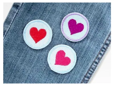 Produktbild von Set mit 6 Jeansflicken Herz Mini Hosenflicken Patch zum Aufbügeln für Mädchen, ø 4 cm