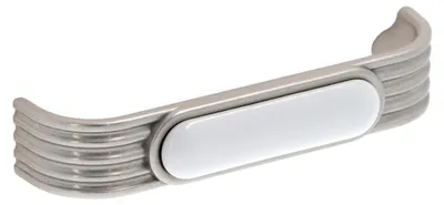 Produktbild von Griff für Möbel aus Zinklegierung und Porzellan. Lochabstand: 96 mm. Nickelbeschichtung, satiniert. Set mit 6 Stück