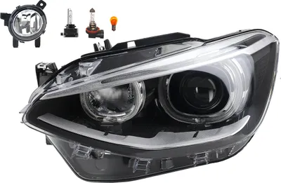 Zdjęcie produktu dla Reflektory pasujące do BMW Serii 1 (F20, F21) produkowane w latach 11/2010 - 02/2015, typ żarówki D1S. Zawierają światła przeciwmgielne i oświetlenie. Numery części: 63117296913, 7296913, 63177248911, 7248911. Johns