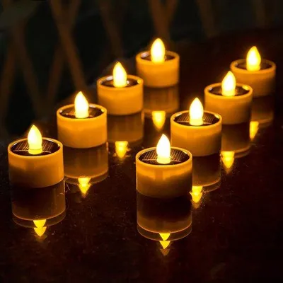 Immagine prodotto di 8 faretti solari impermeabili e resistenti alle fiamme - Calda luce color ambra per giardini, terrazze, lanterne e decorazioni fai da te