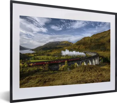 Produktbild von MuchoWow® MuchoWow® Gerahmtes Poster Eine rote Dampflokomotive überquert einen Fluss 40x30 cm - Poster mit zchwarzem Bilderrahmen - Bilderrahmen - Poster im Rahmen