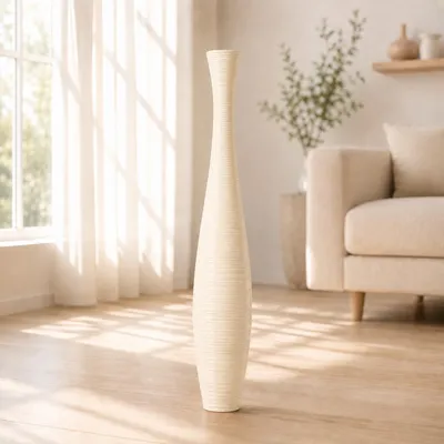 Produktbild von Leewadee Hohe Bodenvase 85 cm aus Mangoholz in creme, KI-generiertes Bild