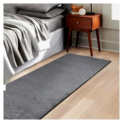 Produktbild von Bettvorleger aus edlem Velours - Teppichläufer für Schlafzimmer und Wohnzimmer - Flauschiger Teppichläufer Sundae (80 x 200 cm, Anthrazit)