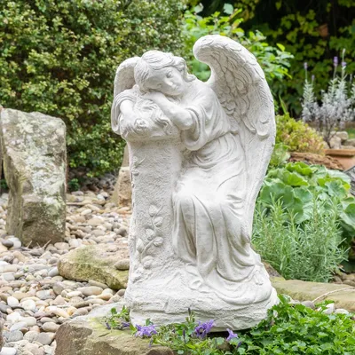 Produktbild von Engel an Statue| Steinguss, weiß | H 38 cm x T 18 cm