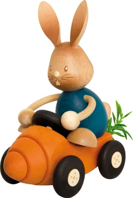 Produktbild von Drechslerei Kuhnert - Dekofigur aus Holz - Hase Stupsi im Möhrenflitzer - ca. 12cm