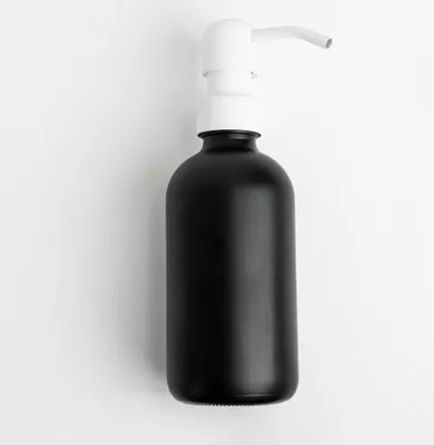 Produktbild von Natural Goods Berlin KLEAN Seifenspender mit Etiketten, hochwertiger & nachfüllbarer Seifenspender für Küche & Bad, matt Schwarz, Edelstahl Pumpkopf Weiß, 250 ml