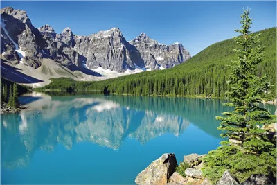 Produktbild von Wallario Poster - Tiefblauer See mit Bergpanorama und Wäldern  Kanada, Kunstdruck Größe: 100 x 150 cm