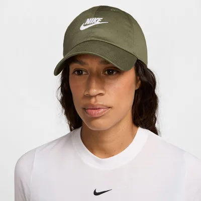 Produktbild von Nike U Nk Club Cap U Cb Fut Wsh L Medium Olive/White Medium Olive/White L/Xl