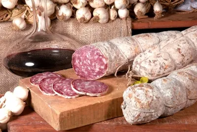 Immagine prodotto di Salame di pura carne di maiale con aglio, circa 550 g. - Bazza