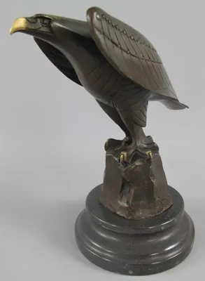 Obrázok produktu pre Casa Padrino luxusná bronzová postava orla na skale v štýle art deco s mramorovým podstavcom bronz / zlato / čierna 12 x 22 x v. 21 cm - bronzová socha - dekoratívna postava - dekoratívne doplnky
