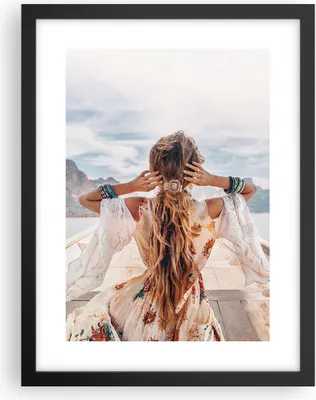 Produktbild von Gerahmtes Poster - Schwarzer Rahmen - Frau Boot Rücken - 30x40 cm - Wand Bild - Wanddeko - Wandbilder - Kunstposter - Wandposter - Bilderrahmen - Bilder - Kunstdruck - Wanddekoration - P2BPA30x40-5059