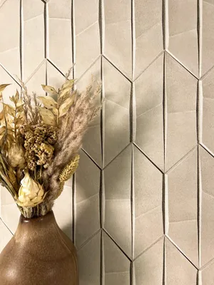 Produktbild von NEWROOM Tapete Beige Vliestapete Muster - Mustertapete Modern Creme  3D Optik  Retro Grafisch Grafisch