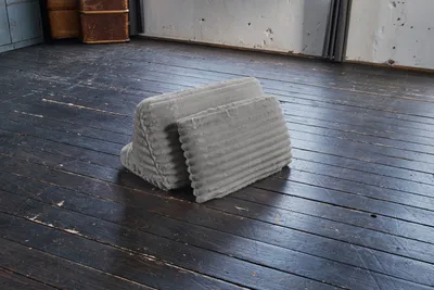 Produktbild von KAWOLA Rückenkissen WIOLO SOFT Weicher Breitcord grau