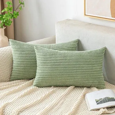 Produktbild von Famanu Kissenbezug Corduroy (30x50 cm) – weicher gerippter Dekokissenbezug – bongrün