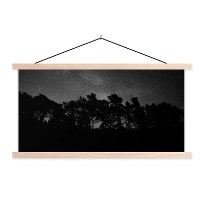 Produktbild von MuchoWow® Textilposter Sternenhimmel - Wald - Himmel - Schwarz - Bäume 120x60 cm mit holzfarbenen Rahmen - Klemmleiste
