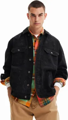 Productafbeelding van Desigual herenjas, model Denis, jeansjas, zwart, met opdruk, maat L