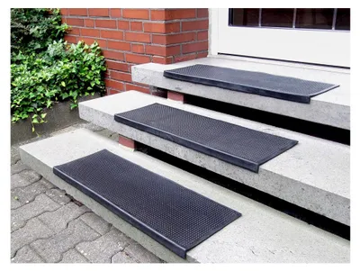 Produktbild von Gummi Sicherheits-Stufenmatten Treppenmatte rutschfest mit Noppen 5er Set, jeweils 25 x 75 cm