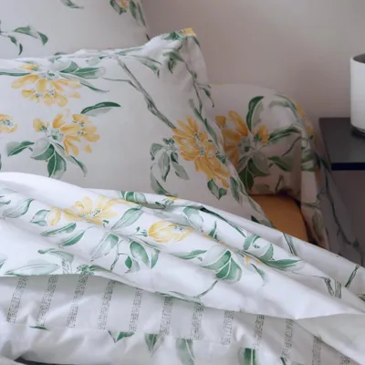 Produktbild von Pfulmenanzug aus Baumwollperkal mit Blumenmuster