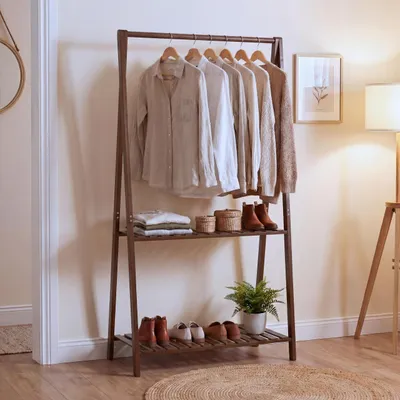 Image de Porte-manteau en bambou HWC-Q32, porte-manteau, porte-chaussures, tringle, 2 étagères, 130 x 70 x 44 cm ~ marron