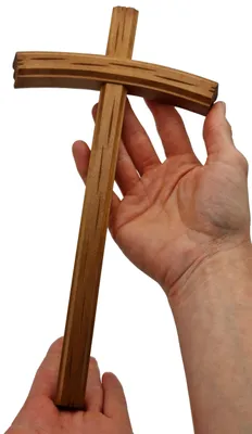 Wandkreuz Lindenhout 28 cm, dunkel gebeizt, handgefertigt
