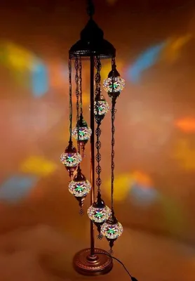 Zdjęcie produktu dla Ręcznie wykonana turecka lampa stojąca z 7 kolorowymi kulkami z mozaiki szklanej – orientalna lampa podłogowa zapewniająca nastrojowe światło.