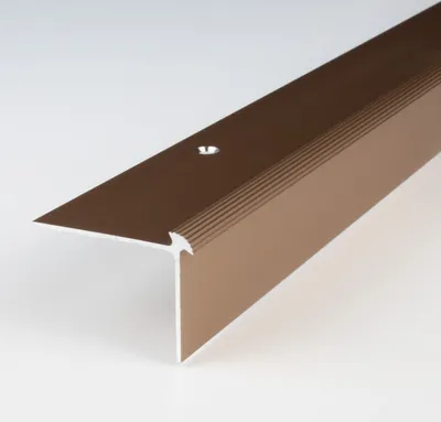 Produktbild von PROVISTON | Treppenkante | Aluminium eloxiert | Bronze Hell | Breite 40 mm | Höhe 30 mm | Länge 2700 mm | Gebohrt | Treppenkantenprofil | Treppenwinkel | Winkelprofil | Kombiwinkel | 1 Stück