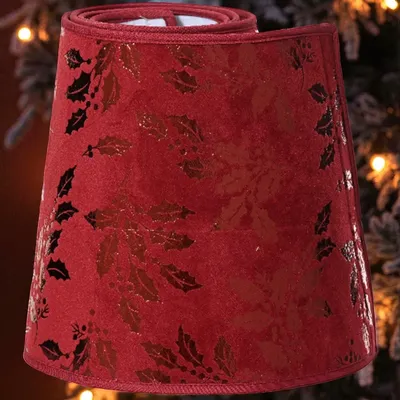 Produktbild von Roter Christbaumkranz mit glänzendem Stechpalmenmotiv - ø56 cm - Festliche Baumschürze